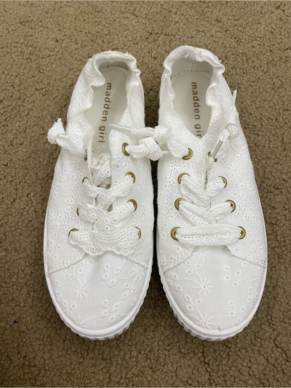 Madden Girl White Eyelet Pattern Sneakers women’s Size 6